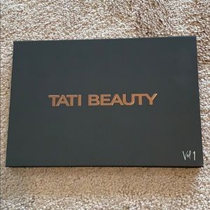 Tati Beauty Textured Neutrals Eyeshadow palette